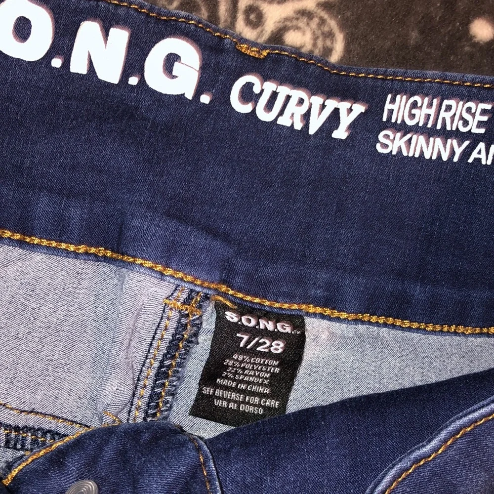 Shorts - Picture 2 of 3